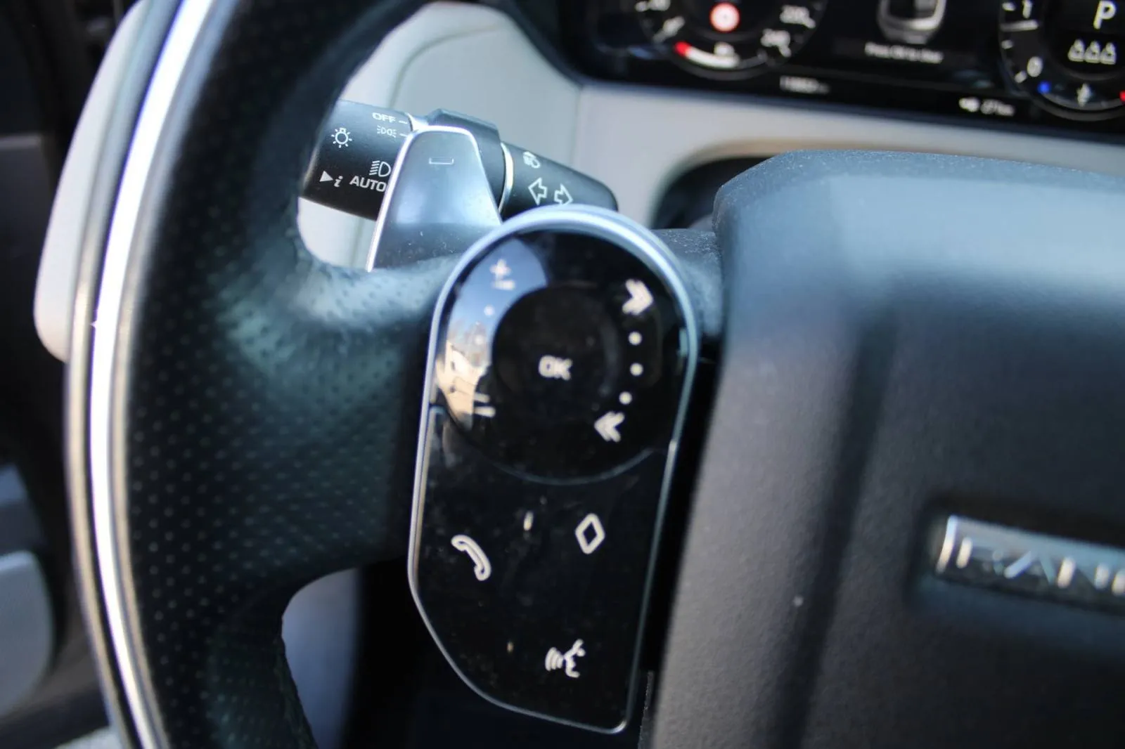 land rover range rover velar 2.0d automatik *led, navigacija, kamera* - slika 18