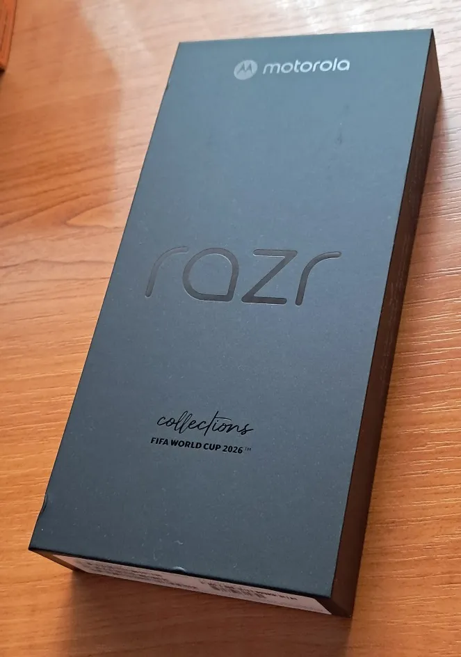 nov motorola razr fifa world cup 26™ edition; zg (jarun) - slika 2