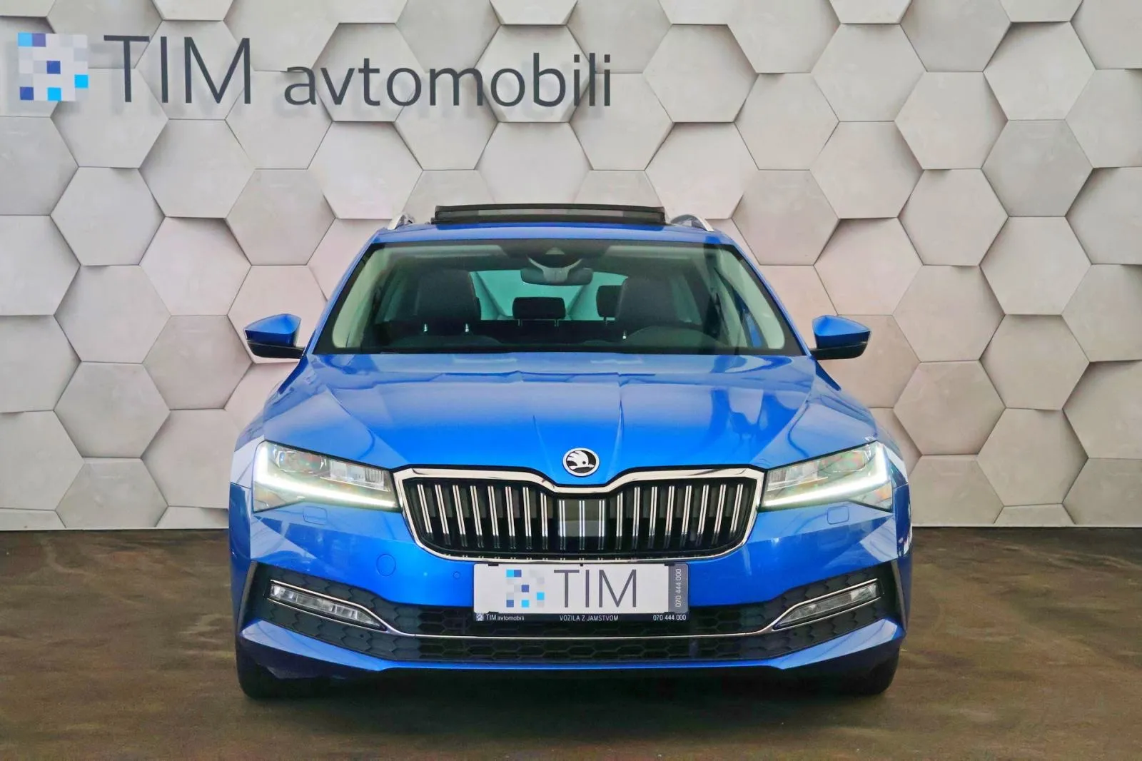 škoda superb combi 2.0tdi dsg l-k 150km matrix virtual pano - slika 5
