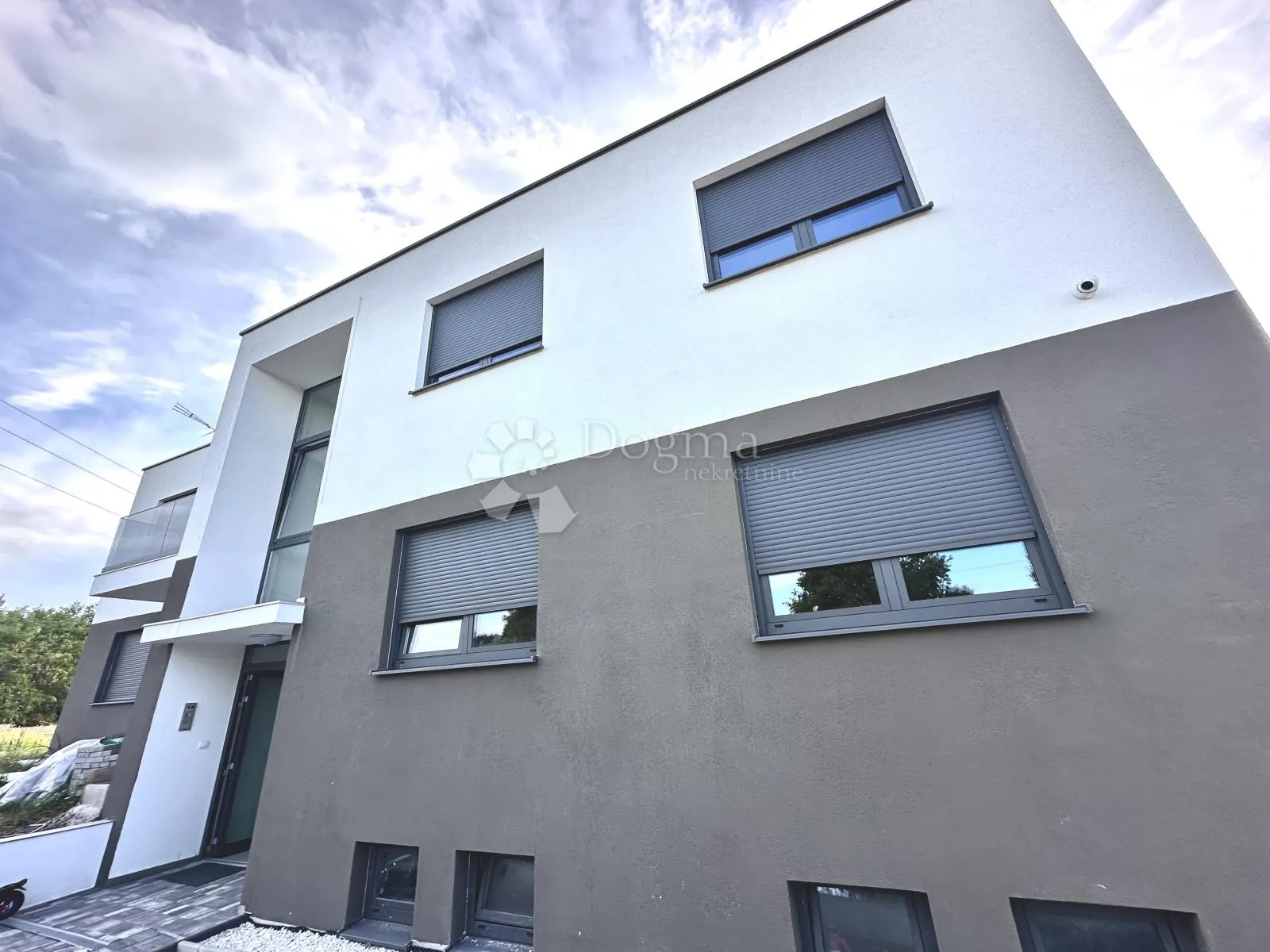 stan 109m2 sa bazenom poreč - slika 26