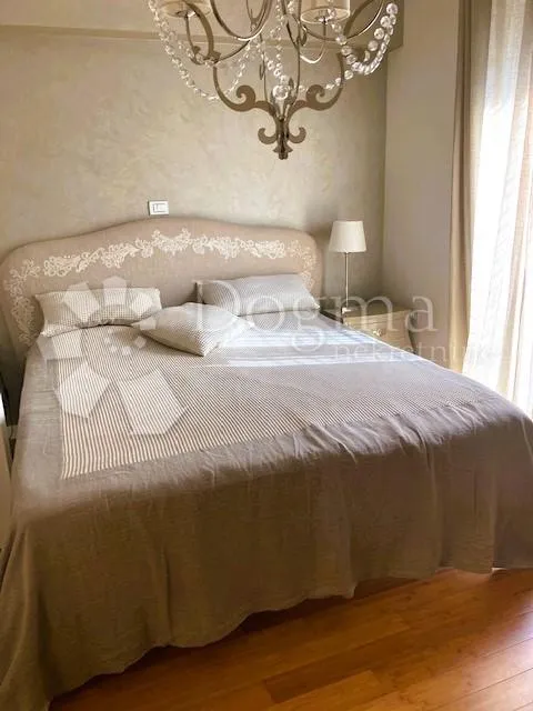 *nova cijena* luksuzni stan s podzemnom garažom u centru rovinja - slika 8