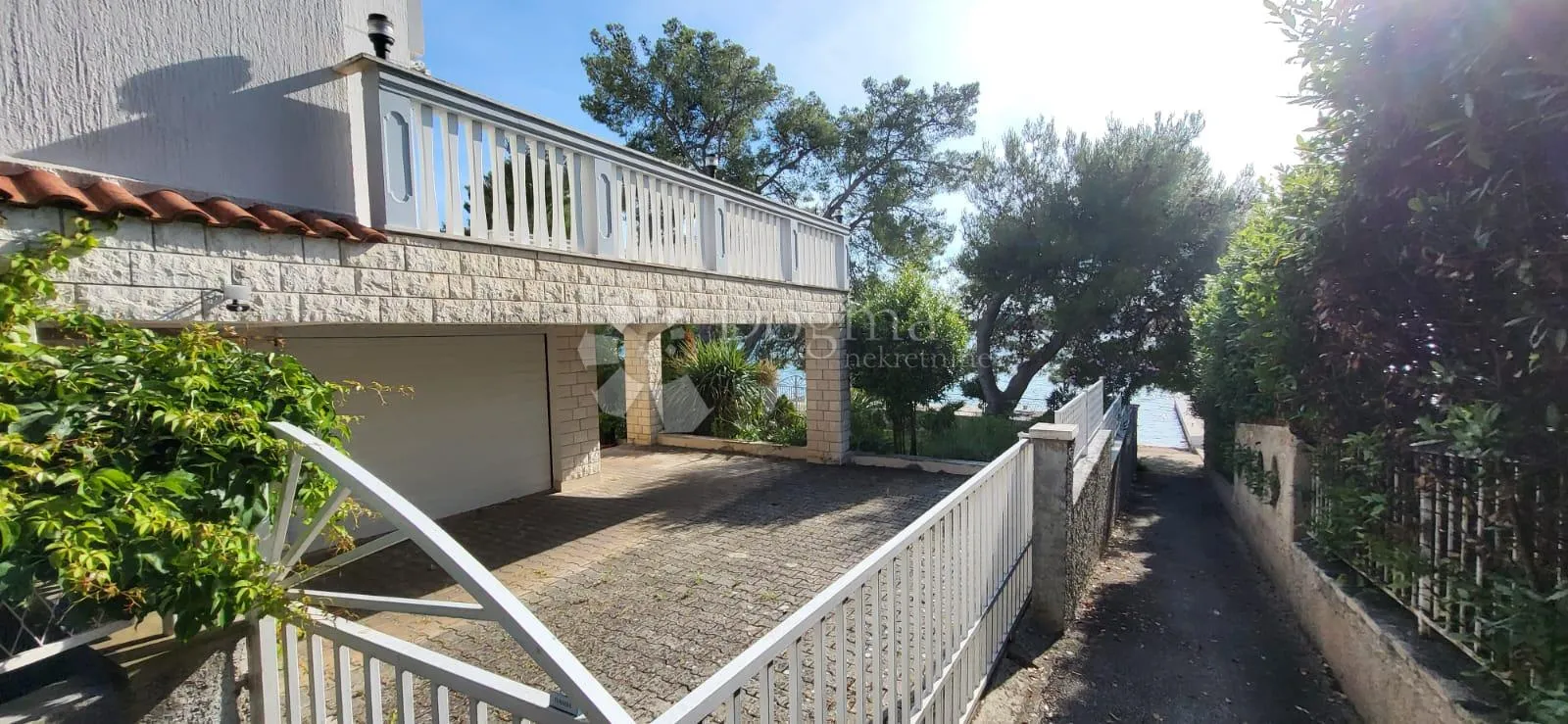 žaborić-predivna villa uz more - slika 19