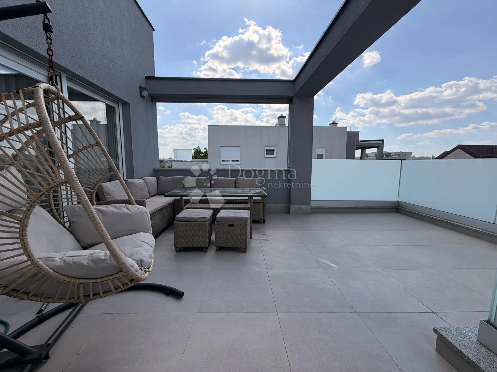 svijetao 4soban penthouse s terasama i parkingom - slika 5