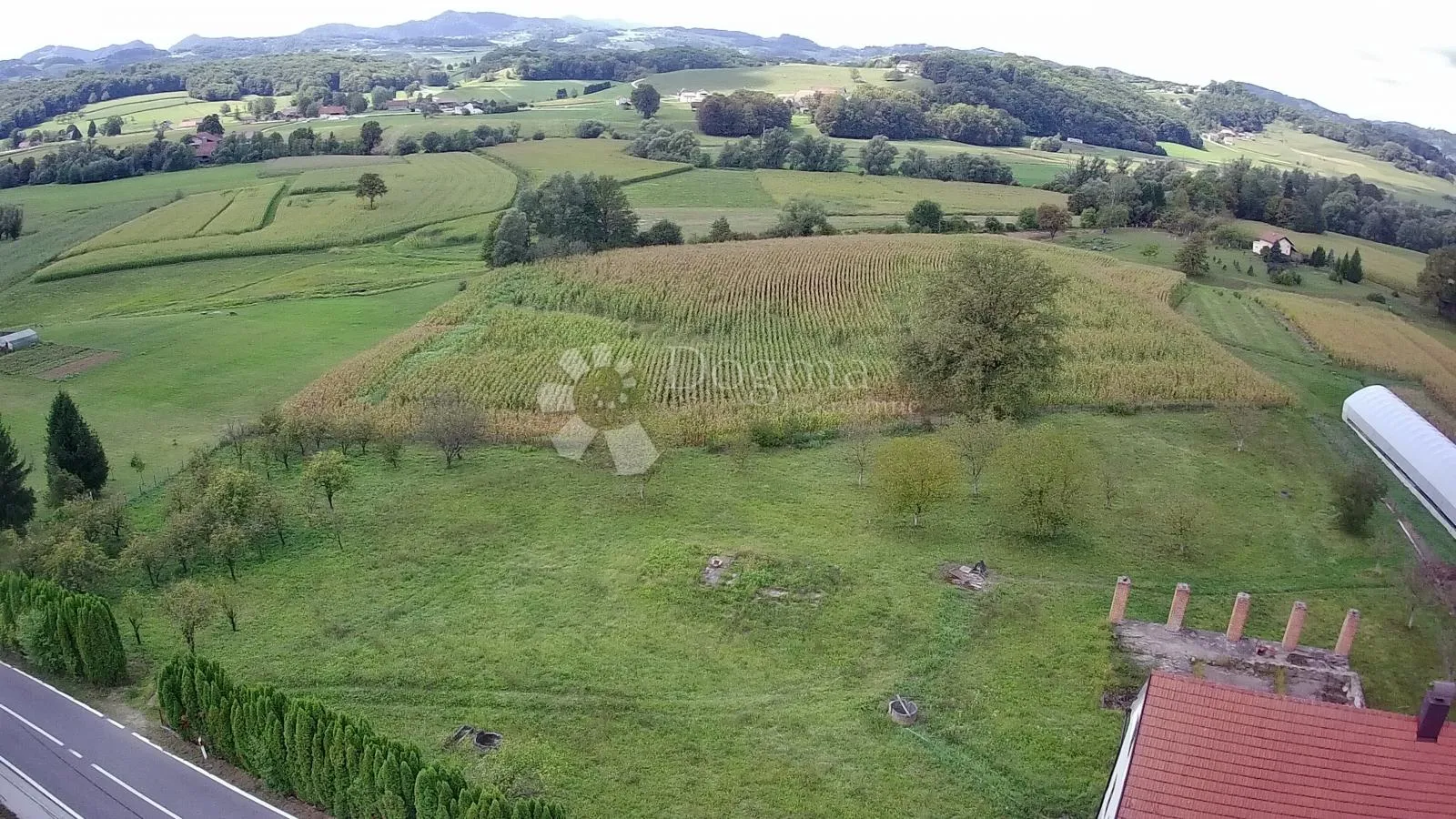 kuća starina djelomično renovirana sa 34.390m² zemljišta! - slika 4
