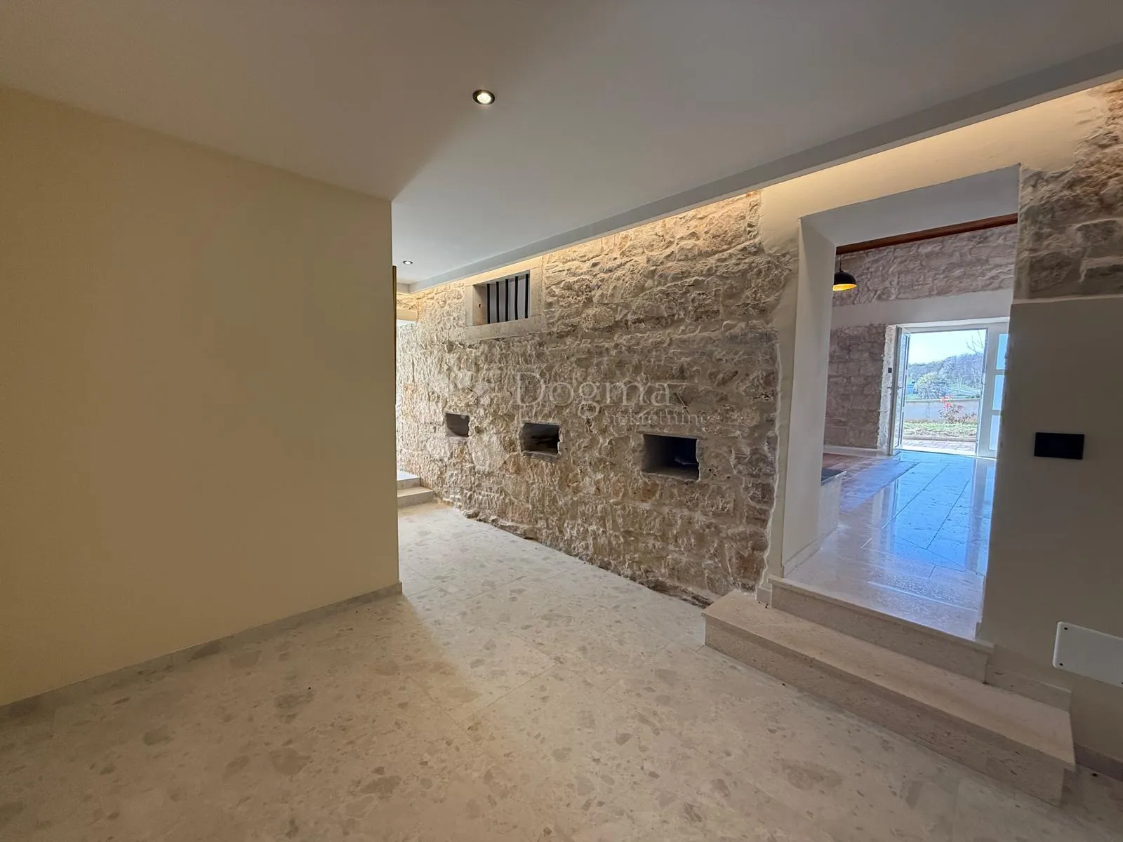 kamena vila s infinity bazenom, konobom i panoramskim pogledom na prirodu - slika 29