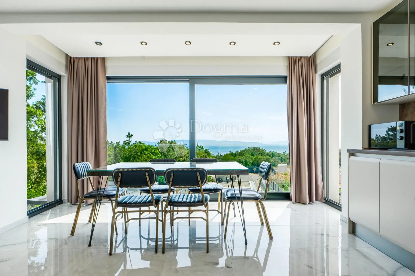 samostojeća moderna vila sa bazenom - slika 18