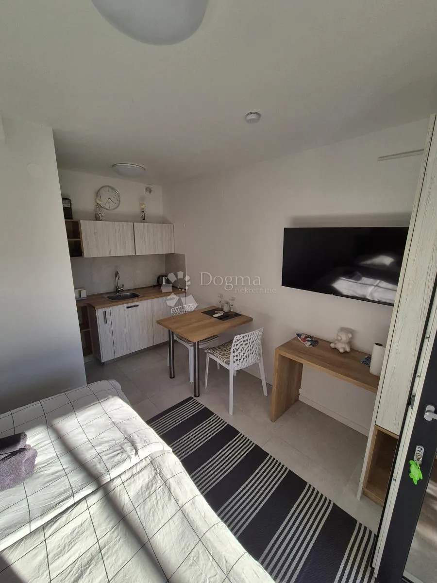 višestanbena kuća s 11 apartmana - slika 17
