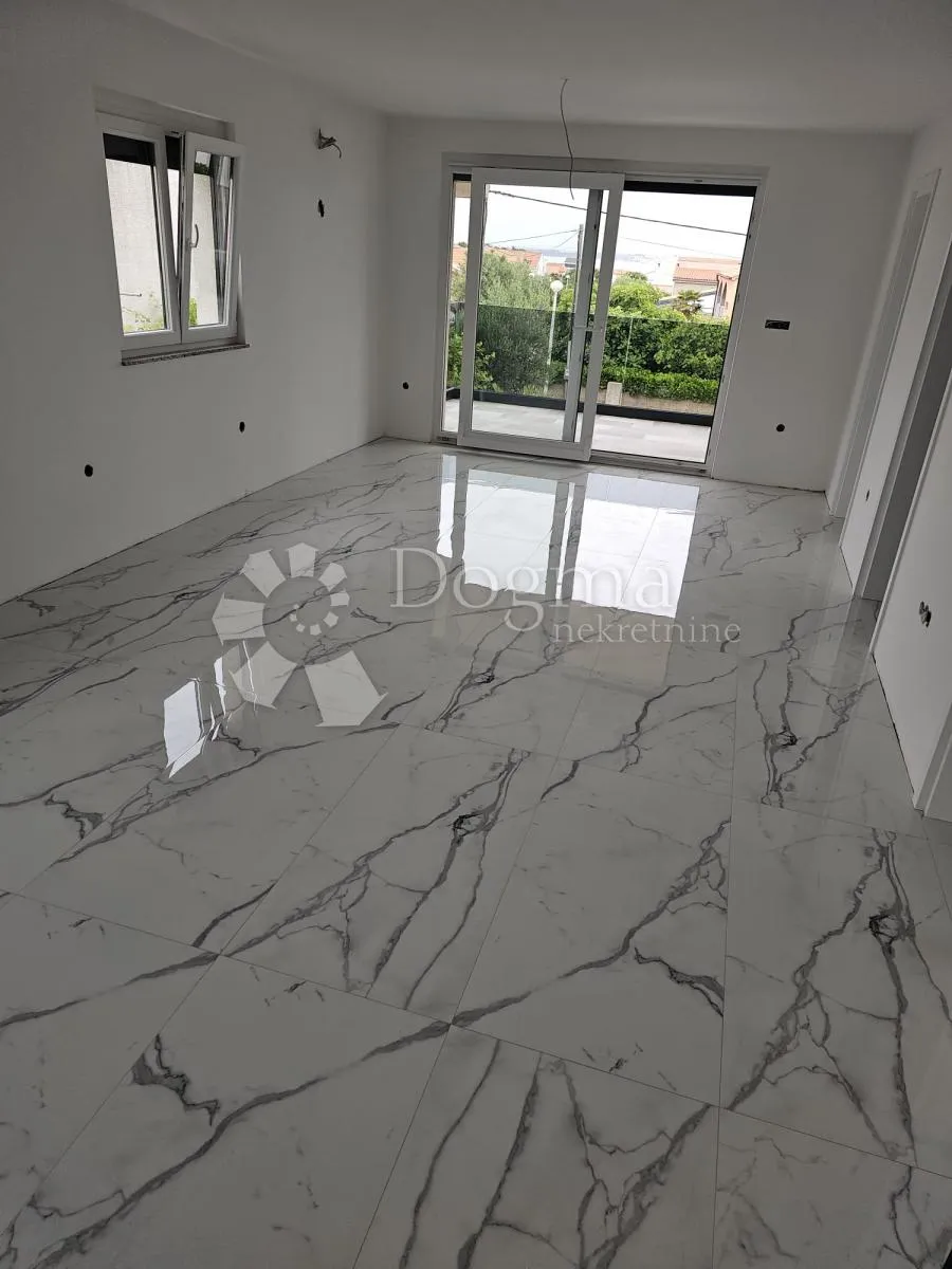 otok vir -prodaje se apartman 70 m2 plus krovna terasa 70 m2 - slika 2
