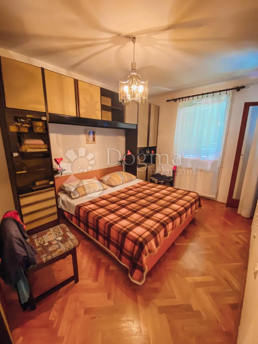 kuća sa 3 apartmana i fenomenalnim pogledom - slika 21