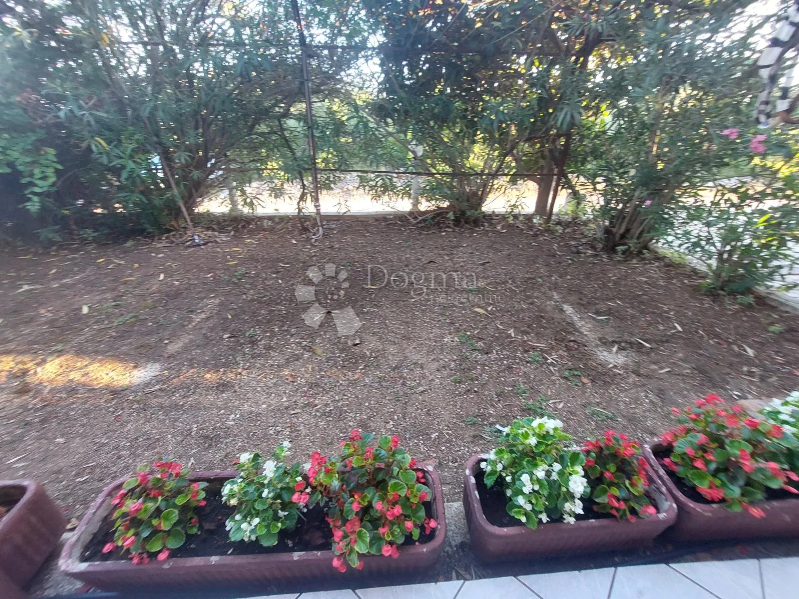 kuća sa 5 apartmana - slika 5