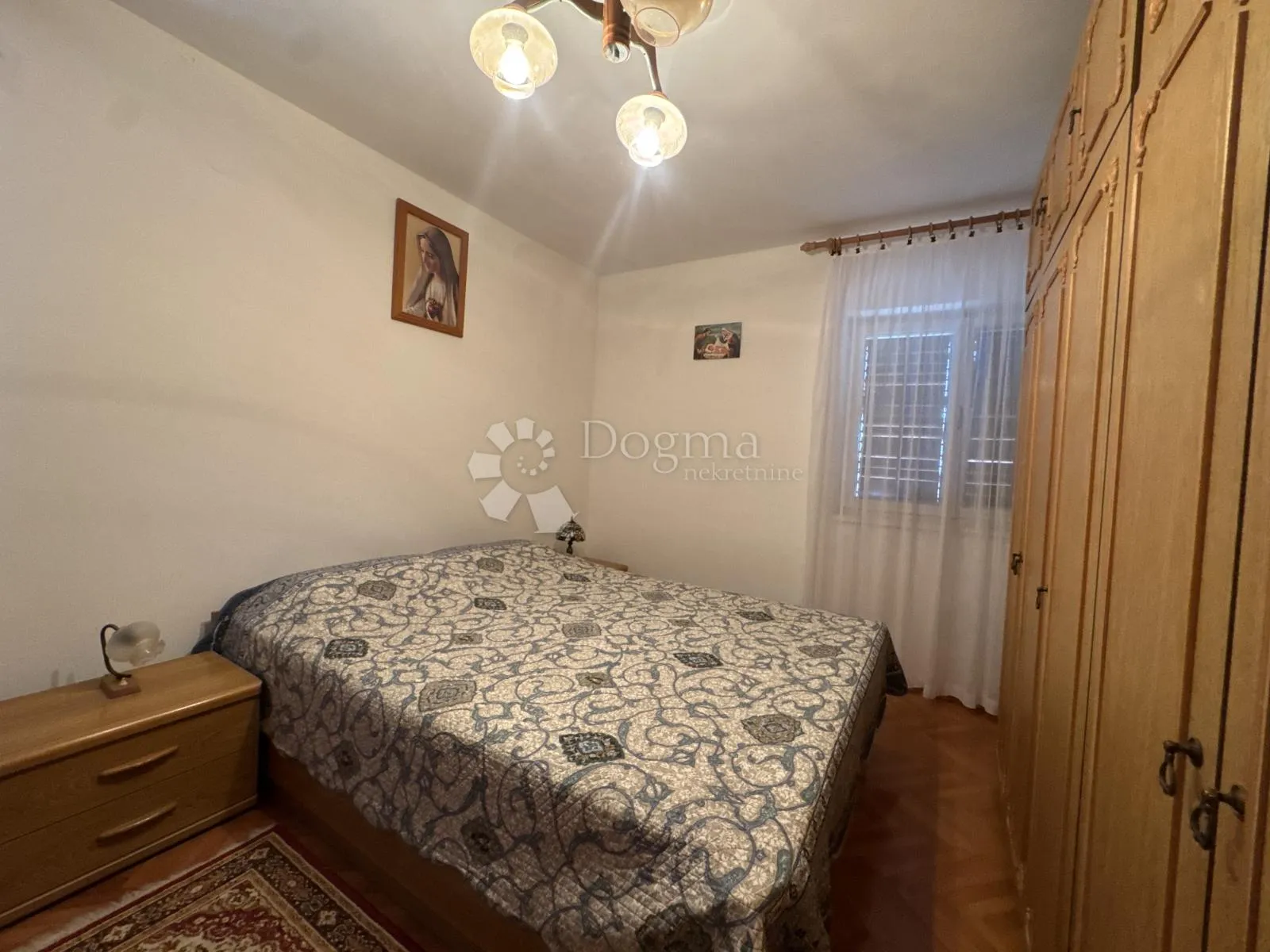 kuća sa dva stana, pomoćnim objektom i okućnicom/ krk-garica - slika 14