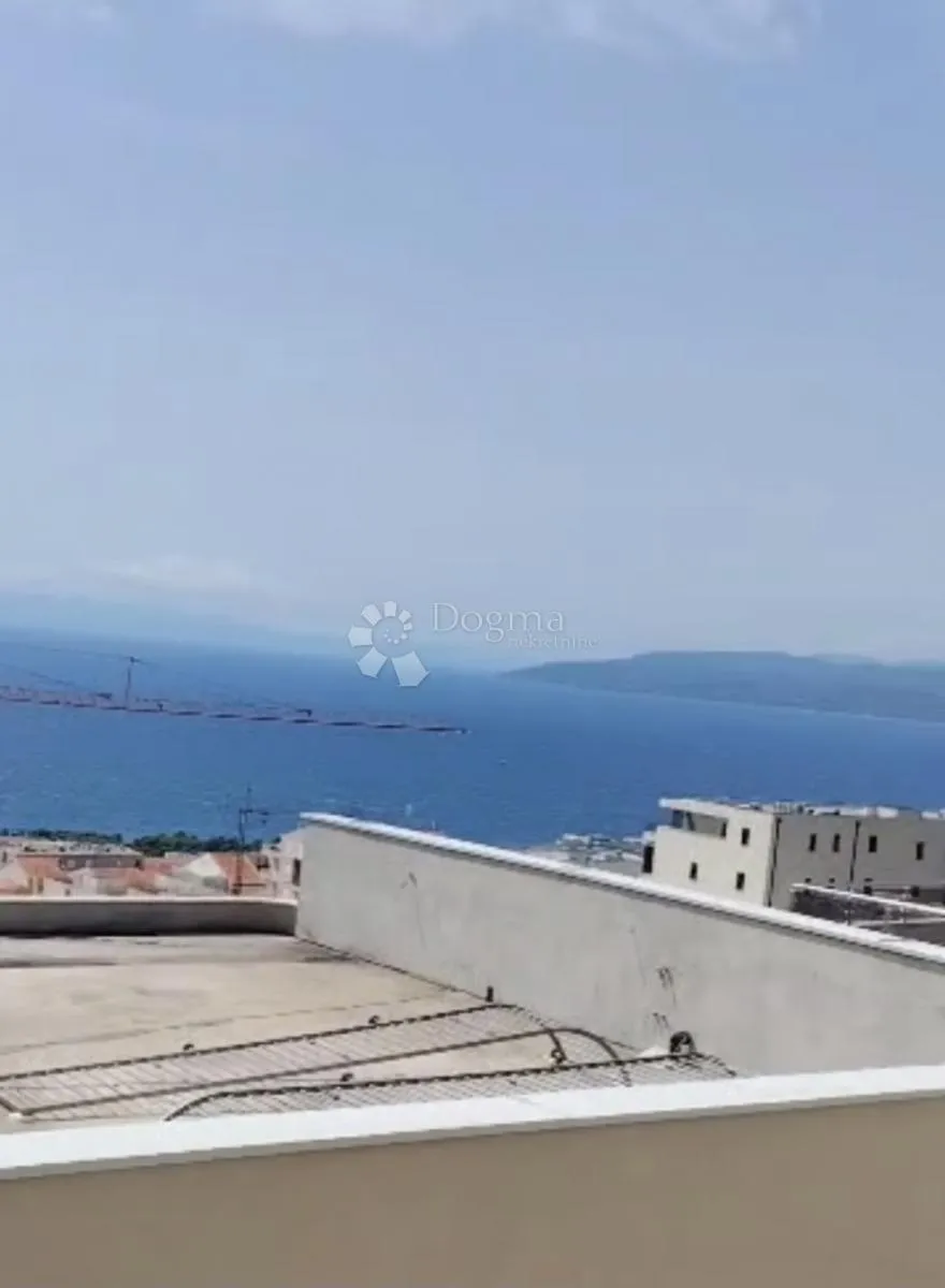 S5, trosoban stan, Makarska