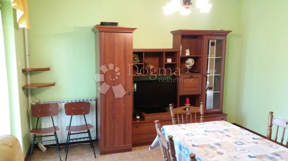 kuća sa 2 stana i prostranom građevinskom okućnicom - slika 11