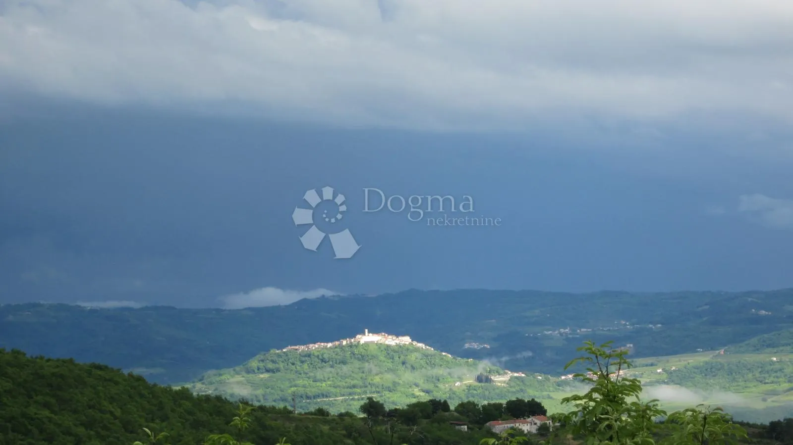 grožnjan,mala kuća s divnim pogledom - slika 6