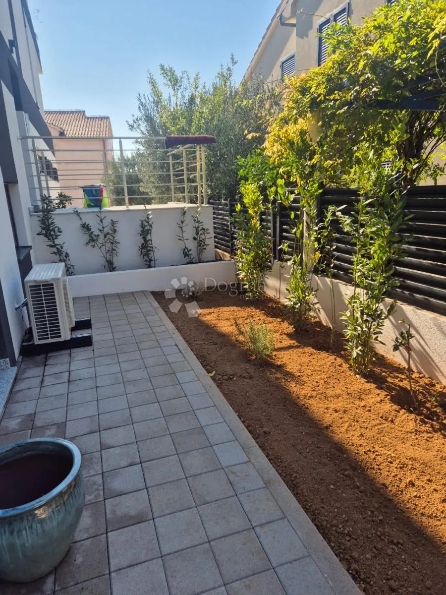 rogoznica-predivan stan 80m od mora - slika 18