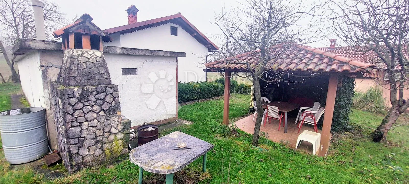 samostojeća kuća u oazi mira - slika 9