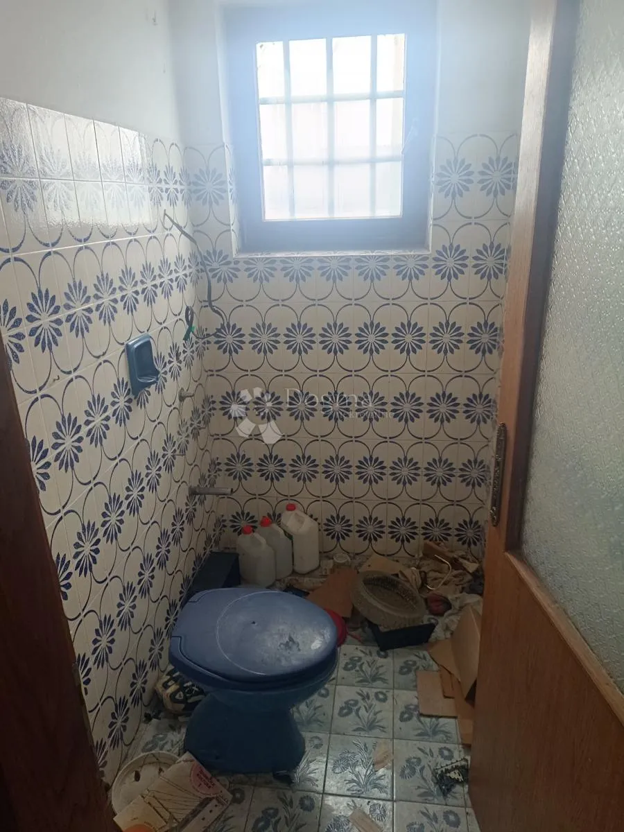 prostrana kuća u glini za adaptaciju - slika 9