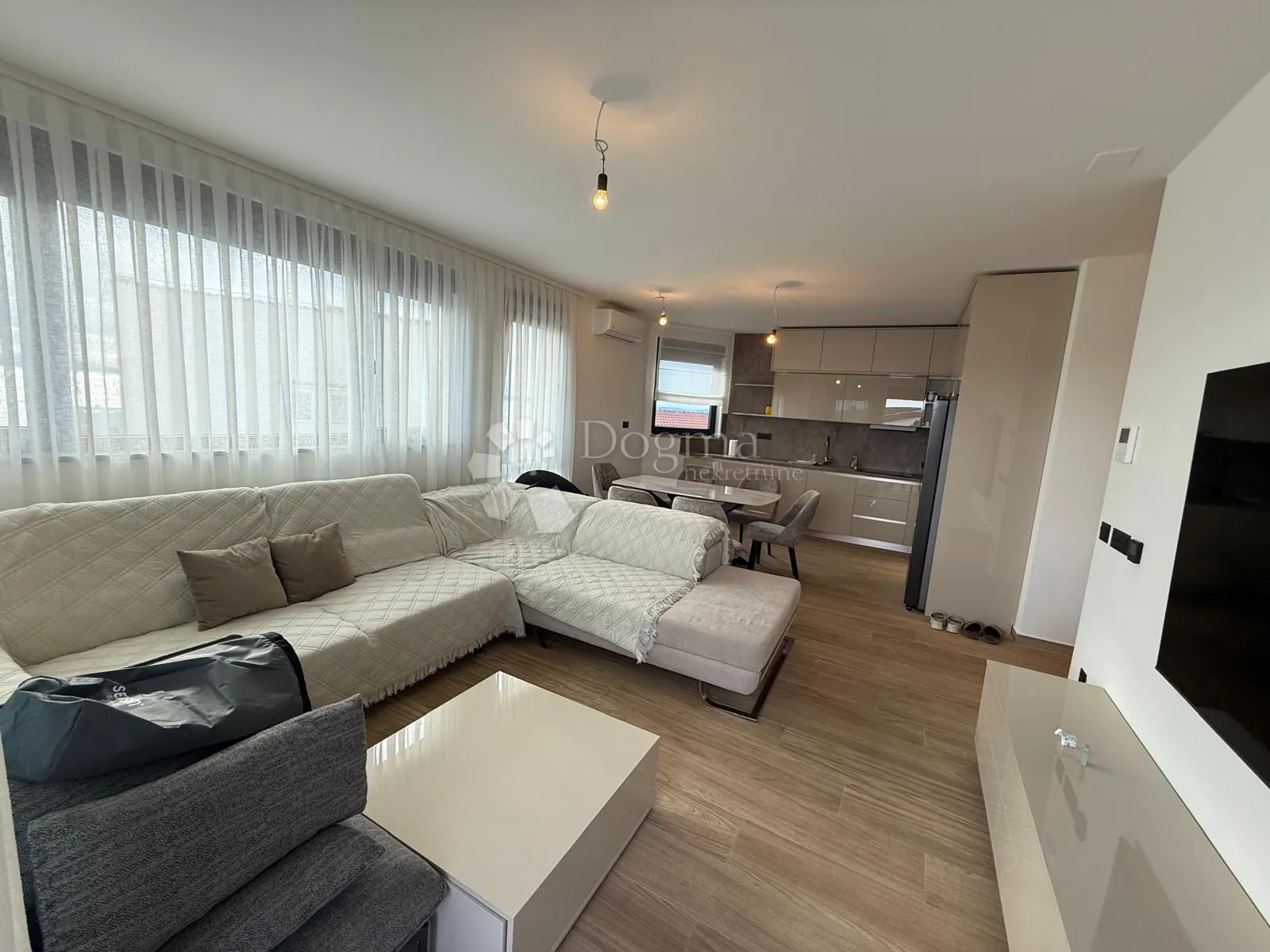 luksuzan namješten penthouse s pogledom na more - slika 39