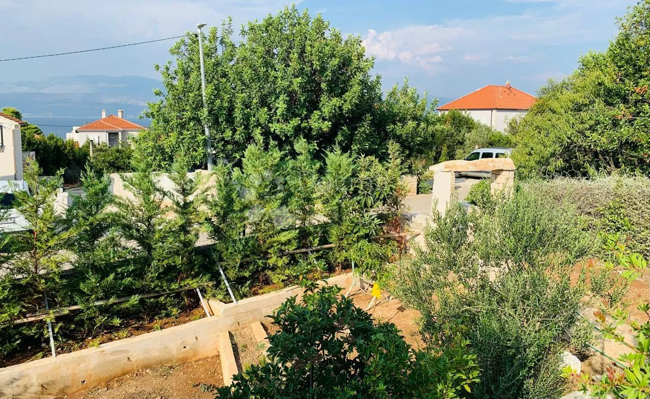 prodaje se – šarmantna obiteljska kuća s velikom okućnicom – supetar, bra - slika 26