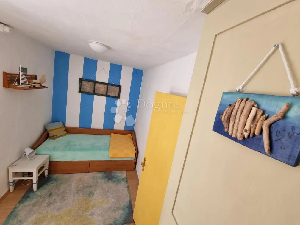punat - centar, dvije spojene kuće, vrt i 2 garaže - slika 7