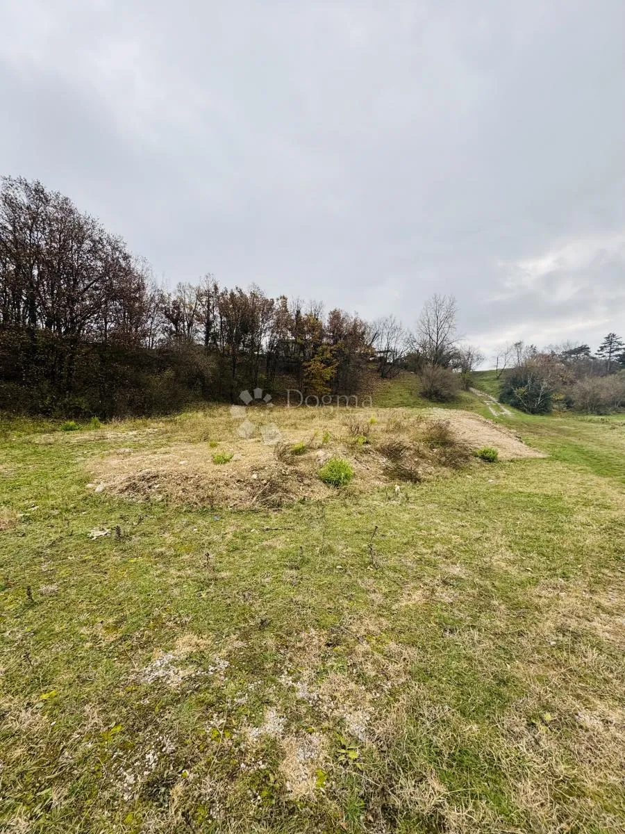 poljoprivredno zemljište dražice 705m2,odlična lokacija, ravan teren - slika 2