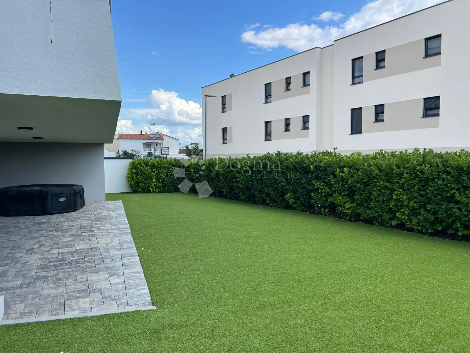 Vodice - u potpunosti namješten stan s velikim vrtom