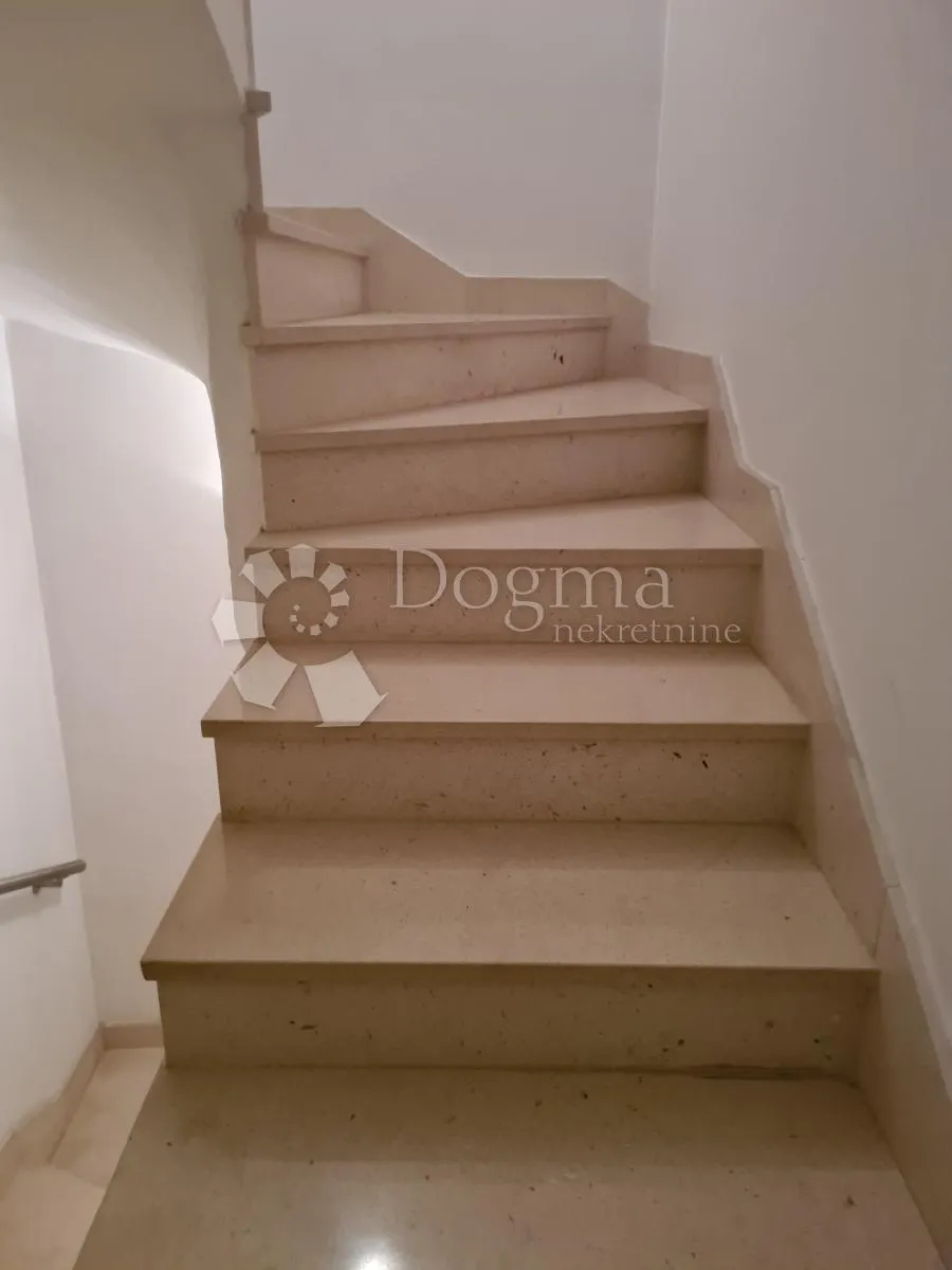 šibenik centar - kamena kuća blizu rive - slika 30