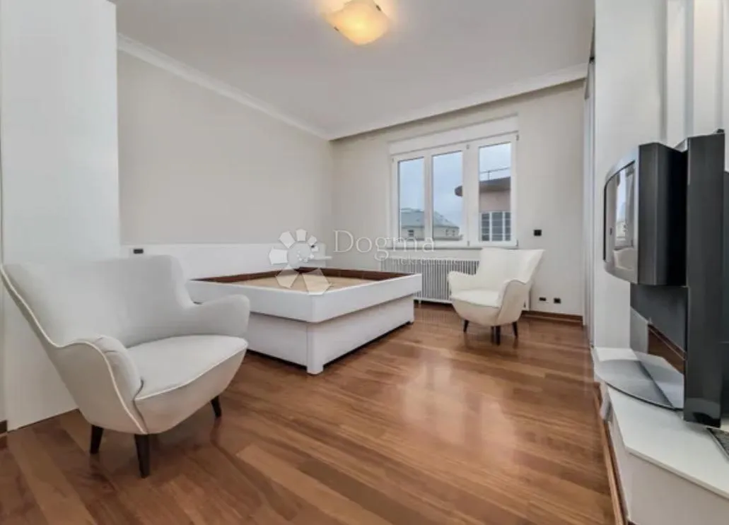 zagreb centar – trosoban stan 160 m² s parkingom - slika 4