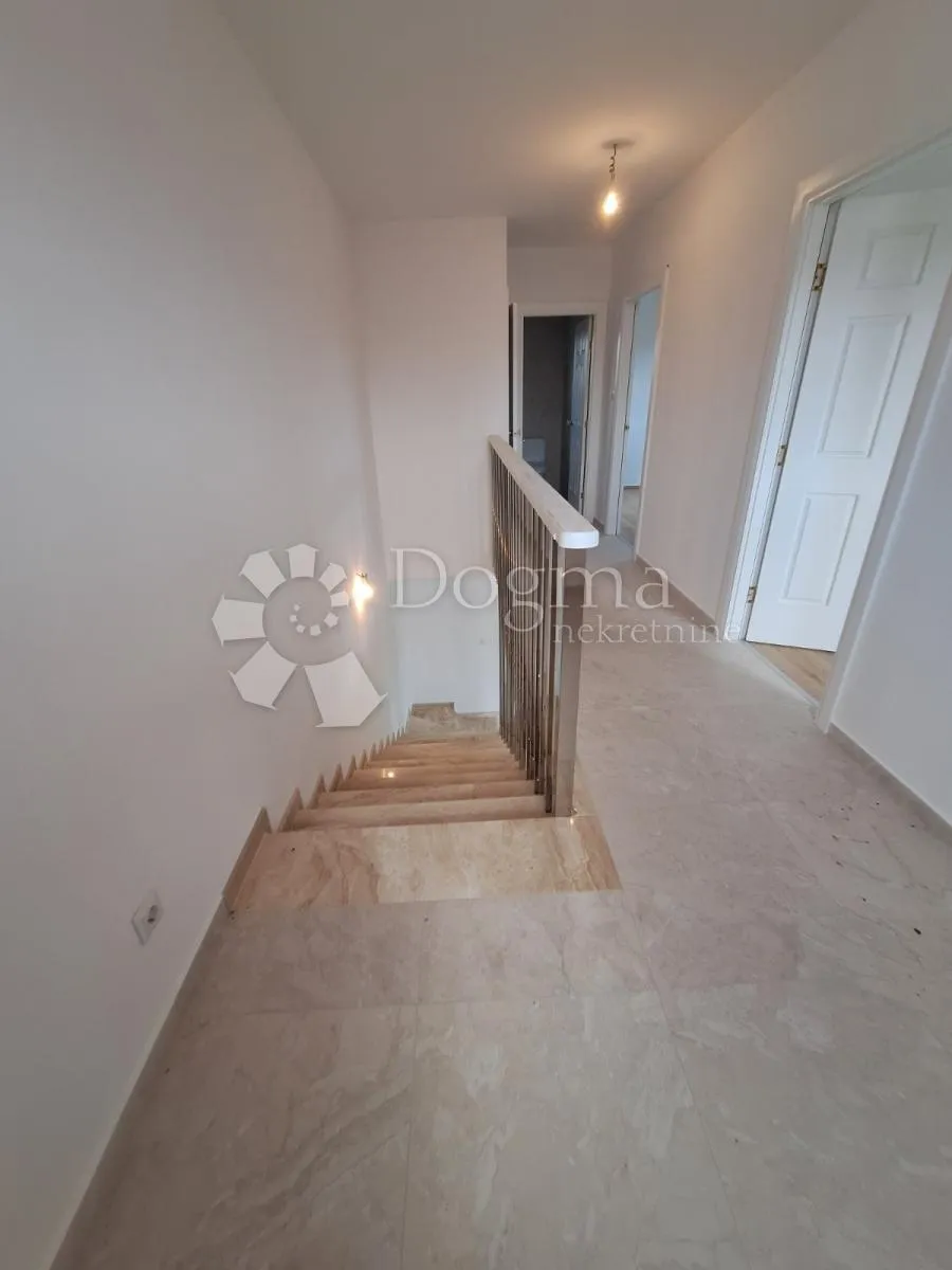 prilika! novogradnja sa 2 apartmana i bazenom - slika 9