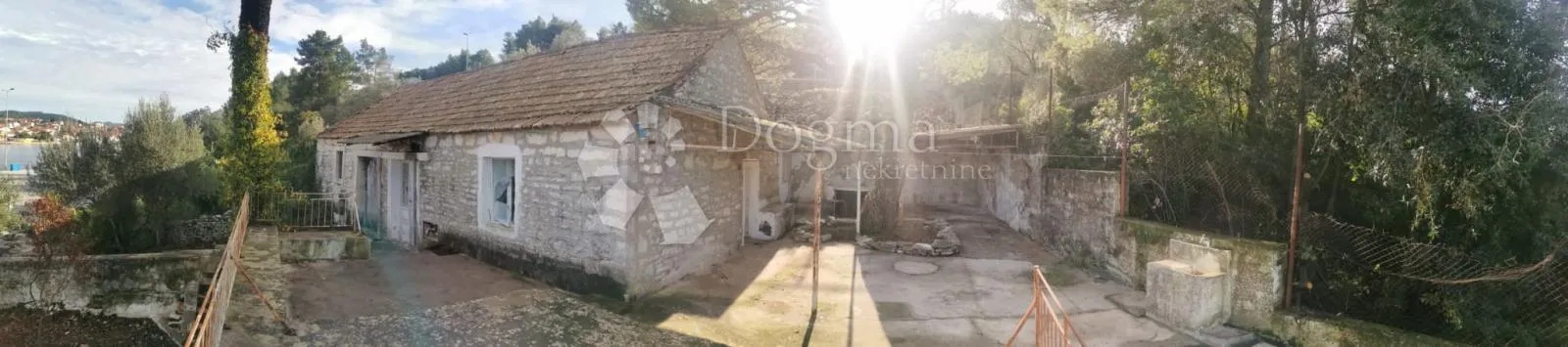 tradiconalna kamena kuća u veloj luci - slika 2