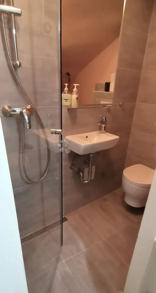 rovinj - sniženo! kuca s 3 apartmana u srcu starog grada - slika 27