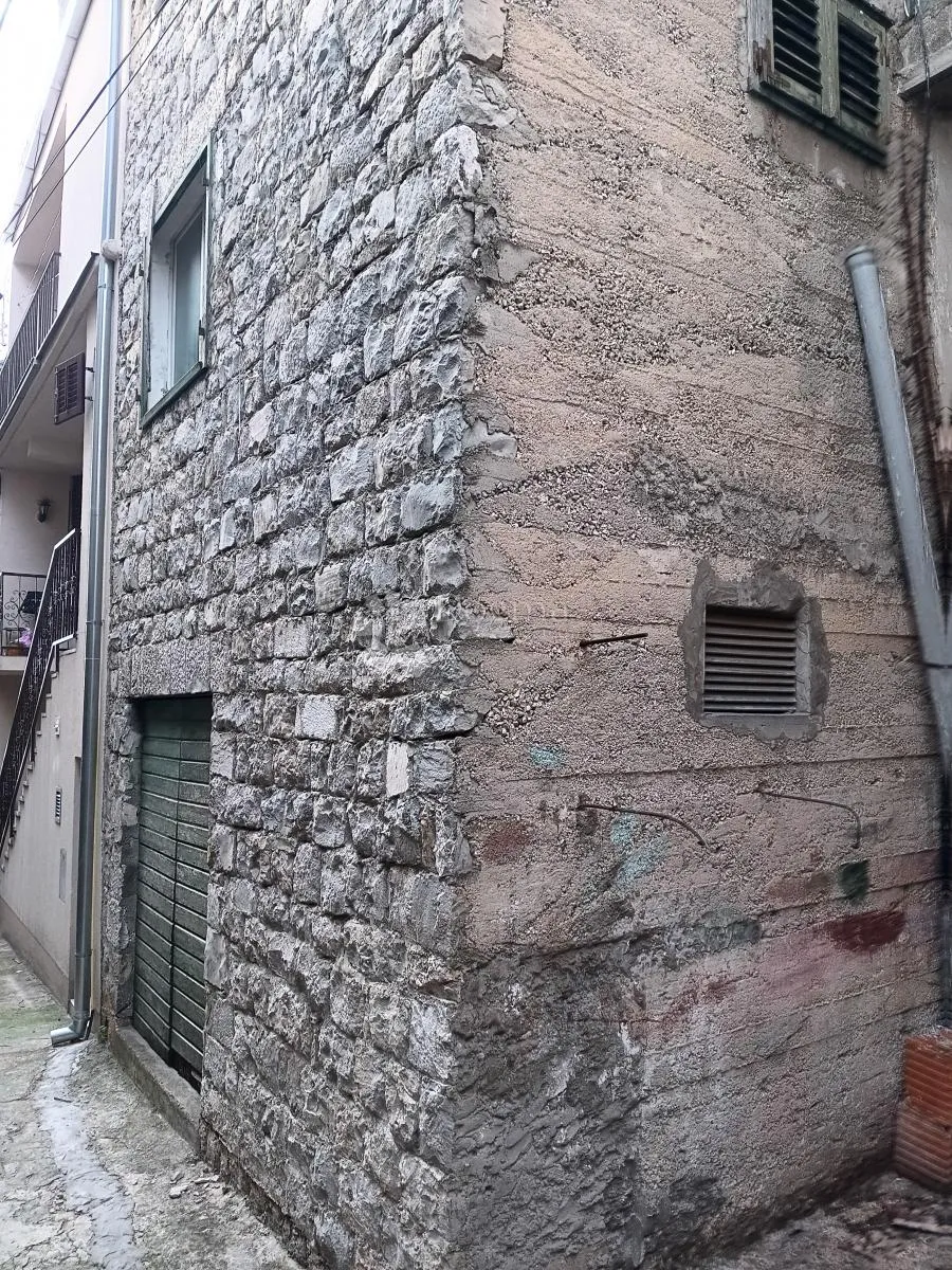 kuća za adaptaciju kaštel lukšić - slika 5