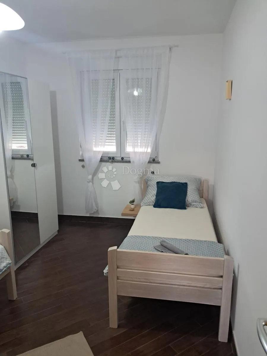 novi nekorišten apartman 200m od mora - slika 7