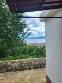 šarmantna kućica sa dvorištem - slika 17