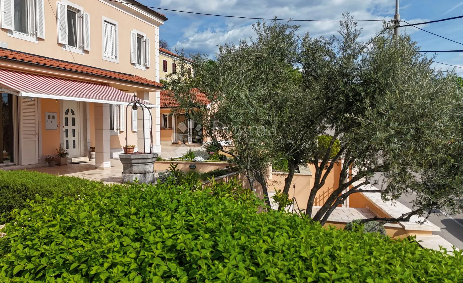rijetkost! predivna samostojeća kuća u kostreni - slika 12