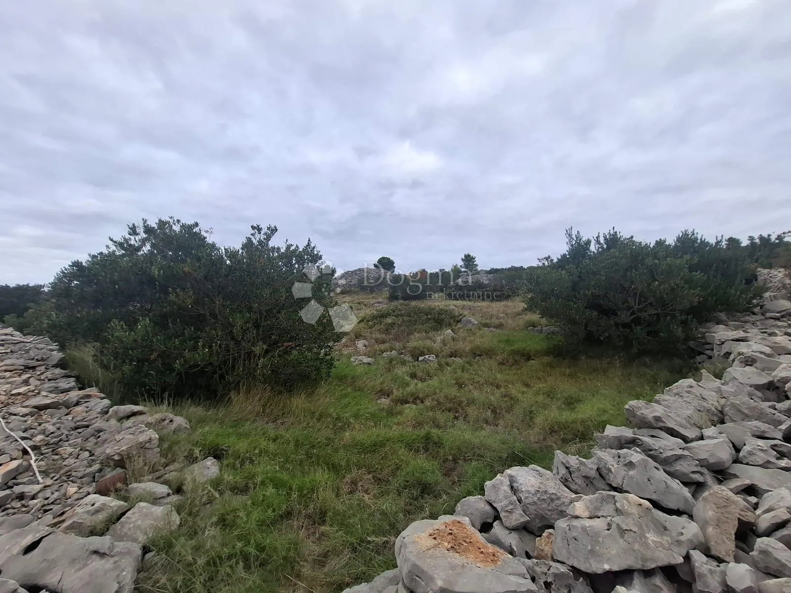 vrhunska prilika zemljište 300 metara od mora - slika 4