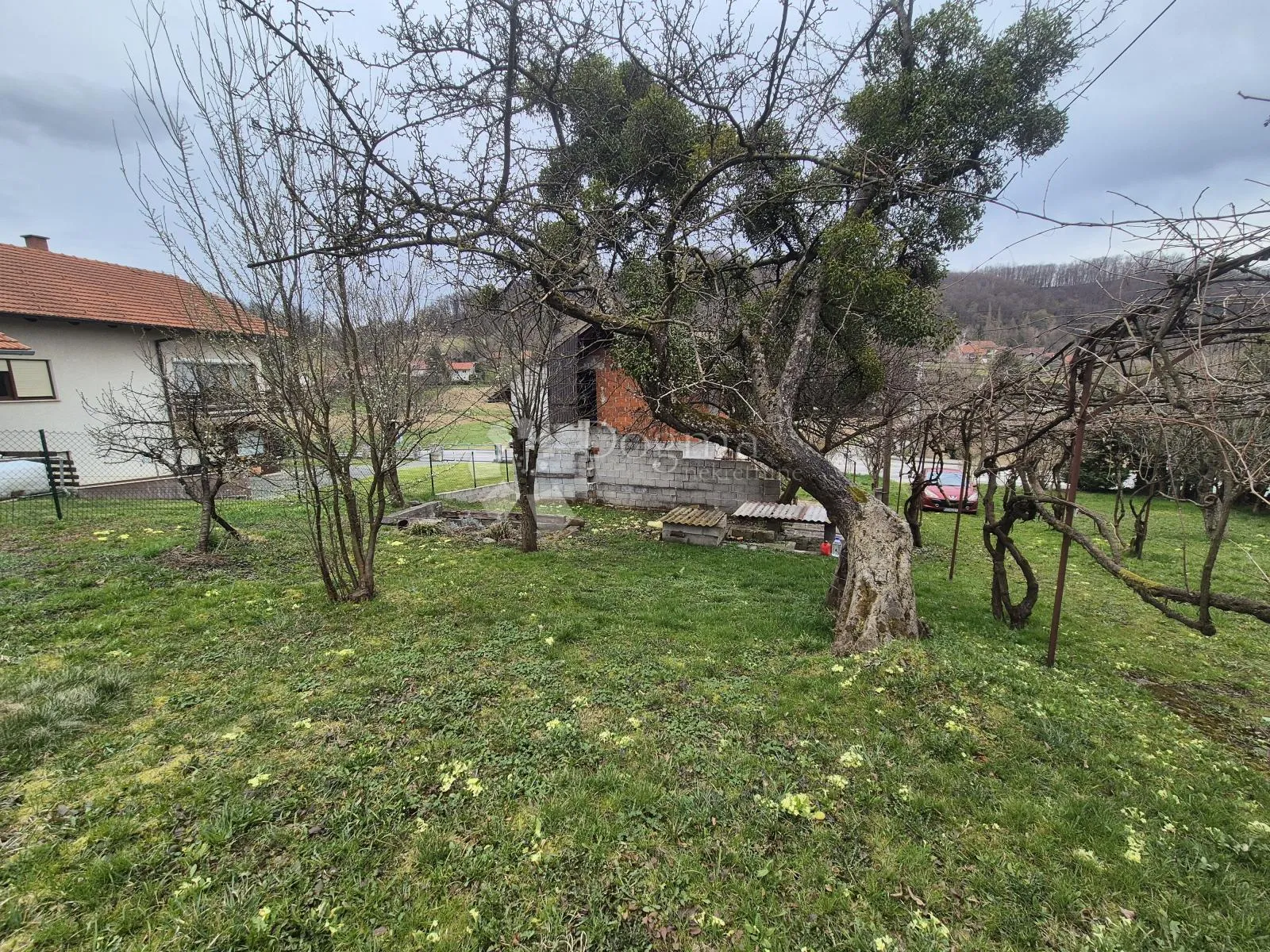 kvalitetna obiteljska kuća nadomak centra desinića - slika 16