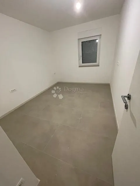 drenova-novogradnja 65m2,2s+db balkon - slika 8