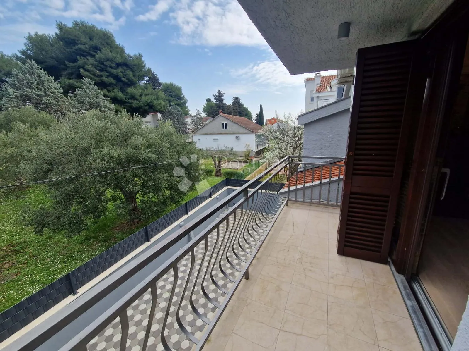 kuća s 4 apartmana - drugi red od mora - slika 56