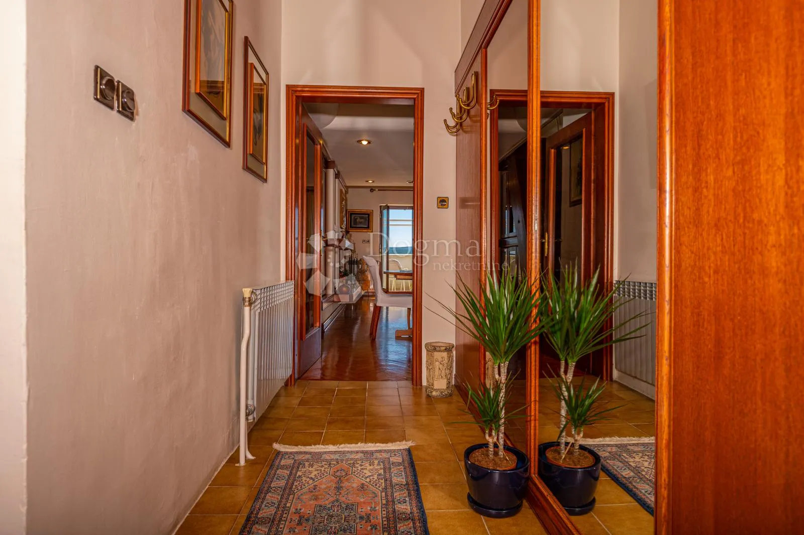 apartman sa galerijom i prekrasnim pogledom na more - slika 30