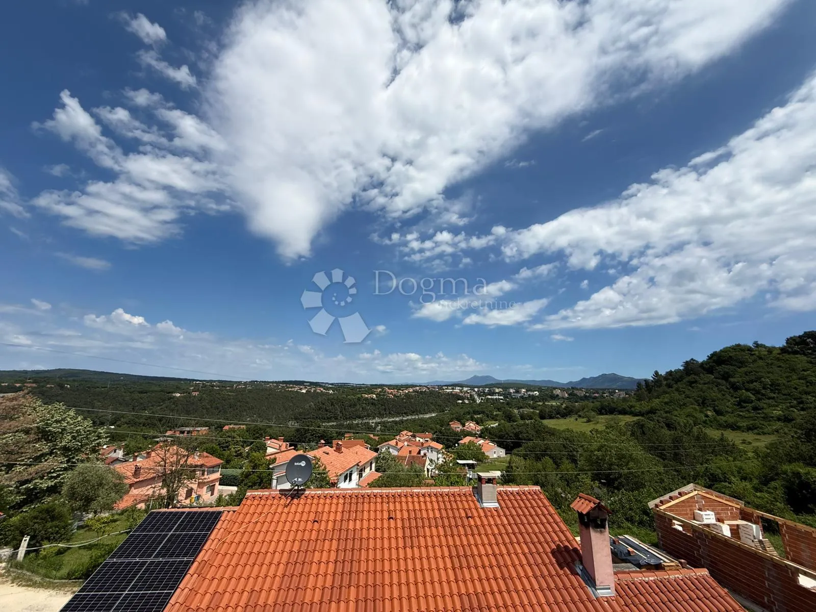 labin,kuća sa 3 stambene jedinice,istarskom konobom, nedaleko centra - slika 1