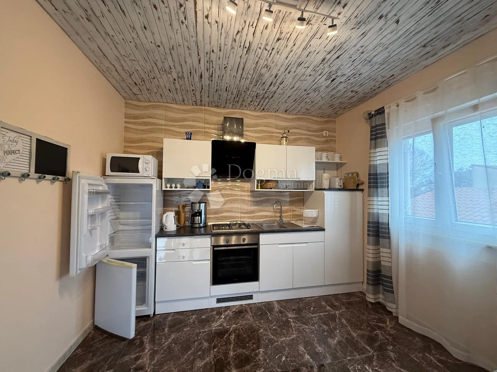 kuća s 2 stana - 300 m od mora - slika 35
