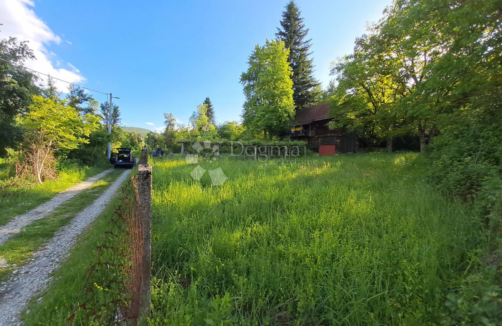 drvena vikendica na kat - slika 5