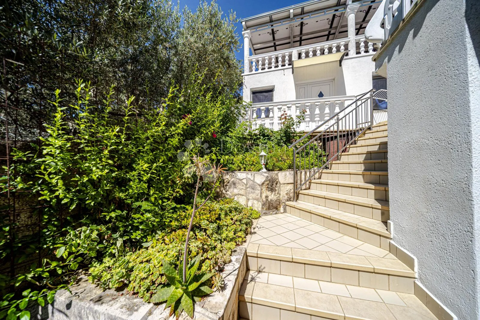 prvi red do mora: samoodrživa apartmanska vila s uhodanim poslovanjem – vela luka, korčula - slika 47
