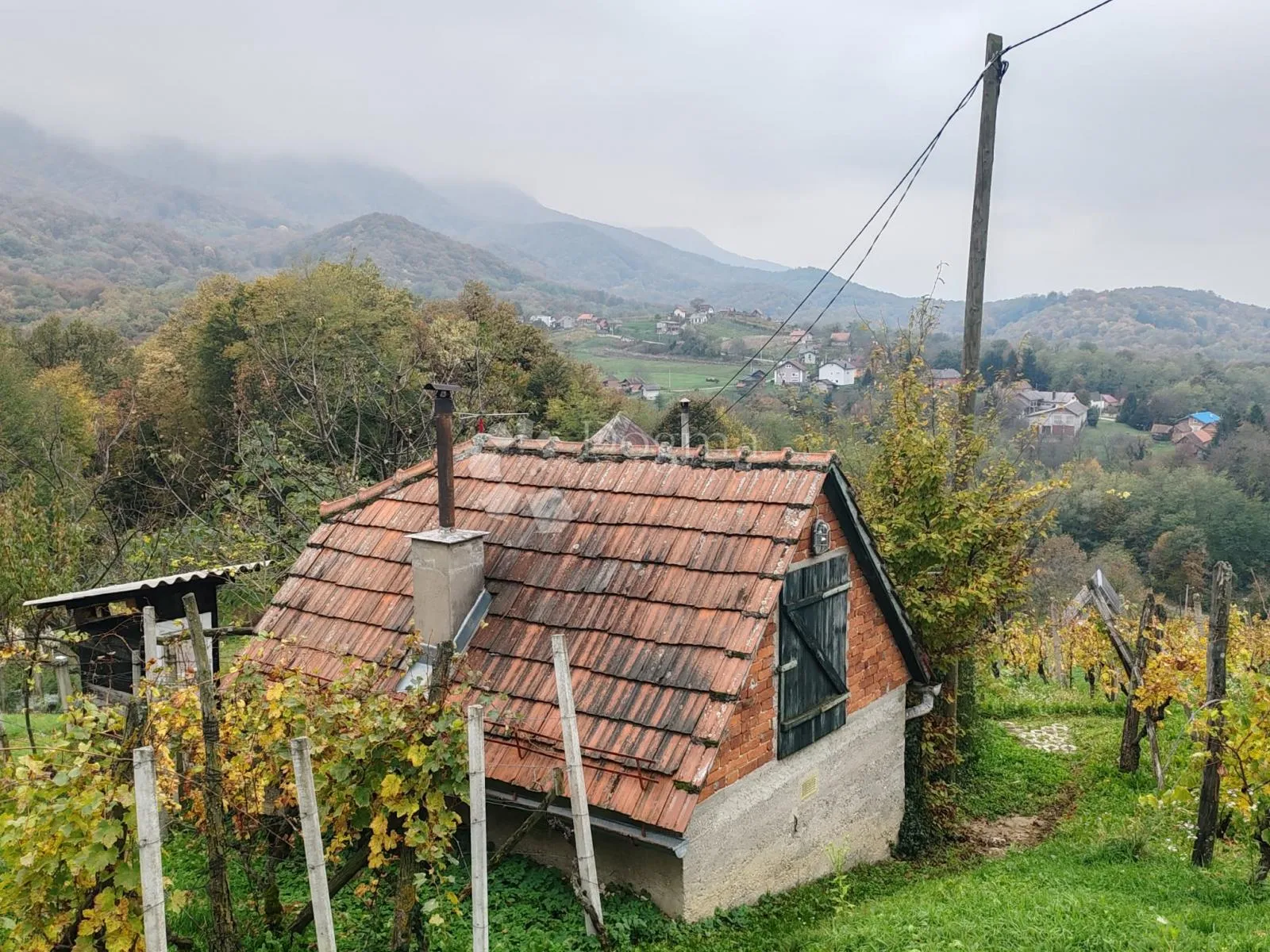 vikendica u ivancu - slika 2
