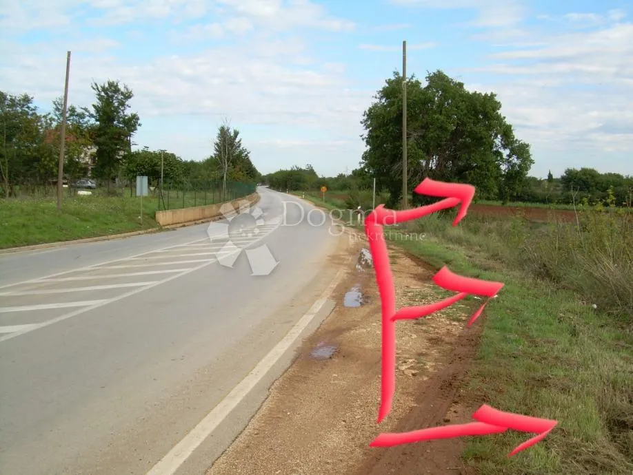 prilika!! poslovno-komercijalno zemljište od 3750 m² - slika 4