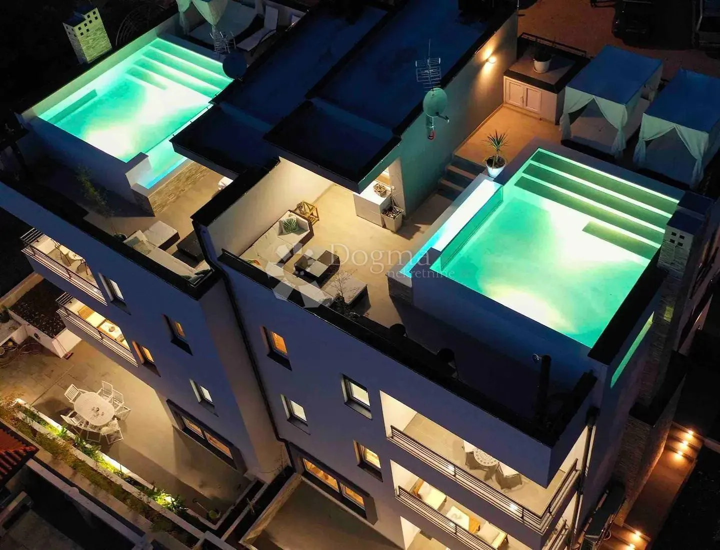 dvoetažni penthouse iz snova - krovna terasa i bazen - slika 3