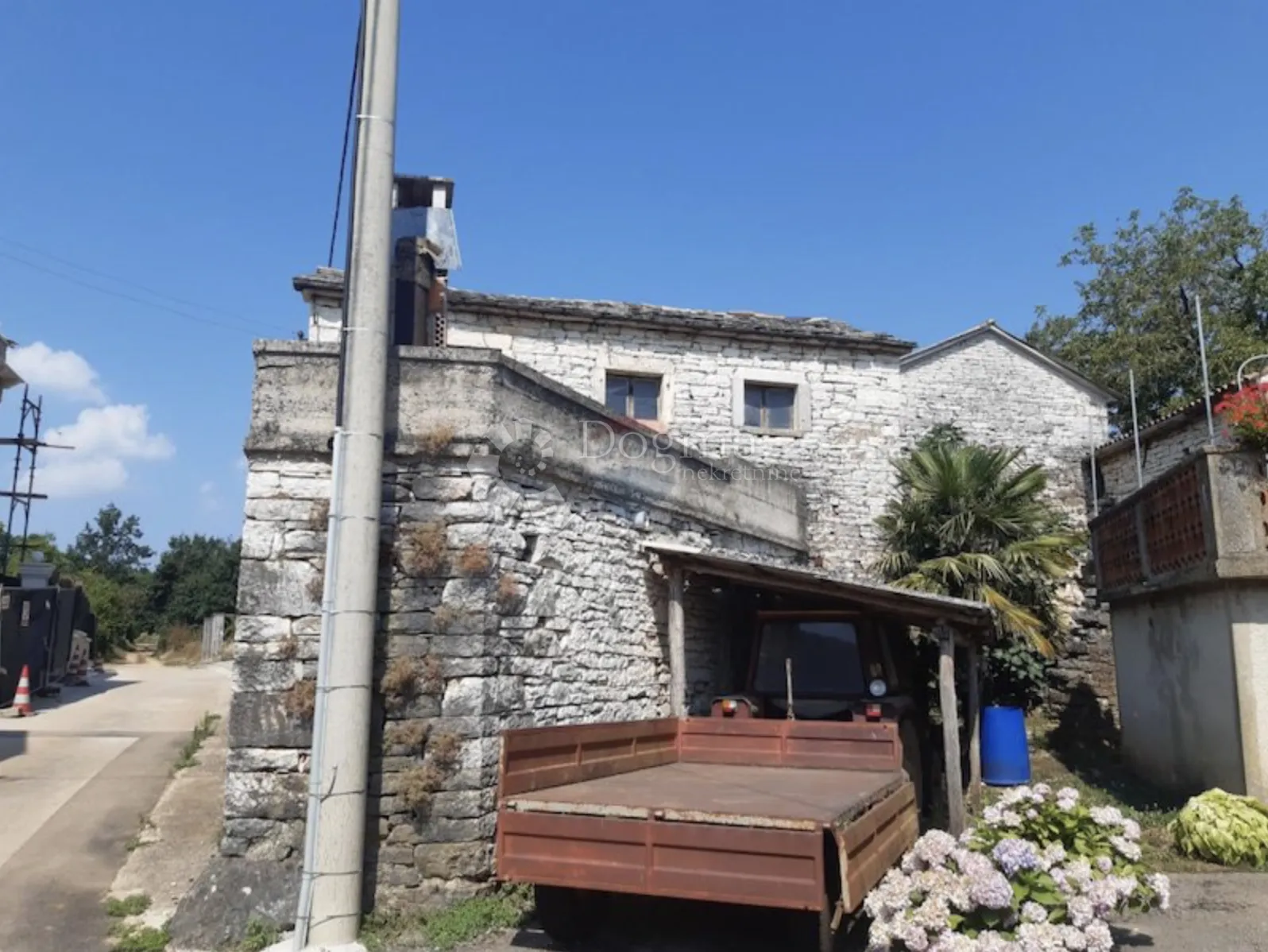 kamena kuća za renovaciju u pilatima - slika 6