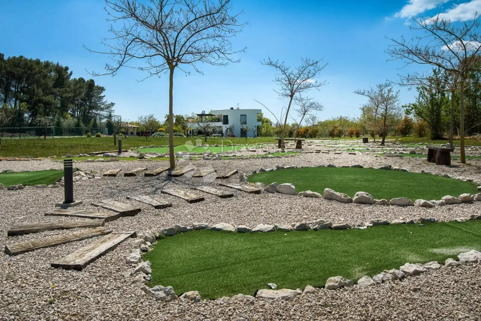 jedinstvena vila na osami sa teniskim i golf terenom - slika 19