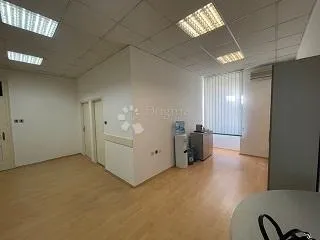 na samo par koraka do korza prodajemo stan od 112.25m2 - slika 3